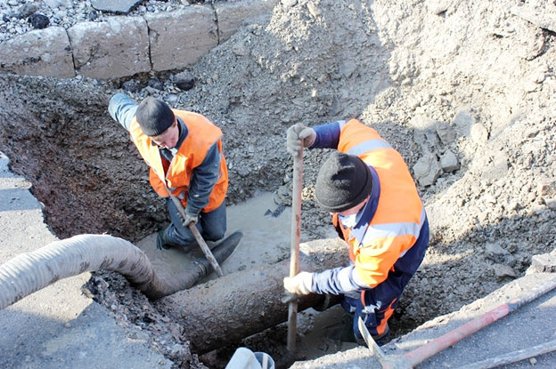 Канализационное хозяйство. Слесарь водоканала. Слесарь аварийно-восстановительных работ водопровод. Слесарь водопроводно канализационных сетей. Аварийные работы ВКХ.